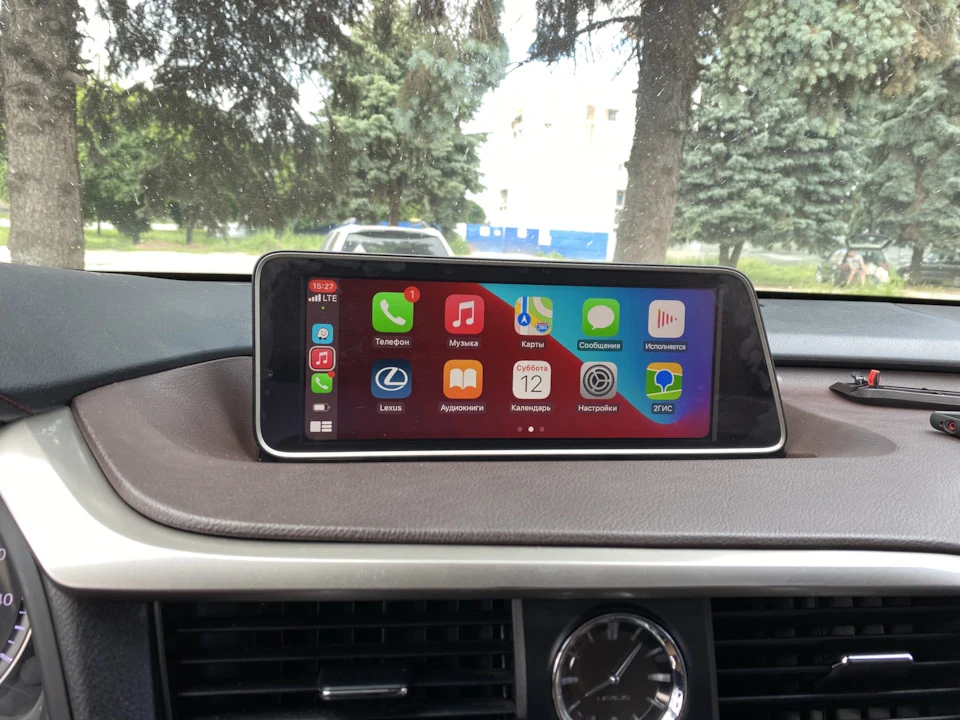 CarPlay на Lexus RX на місці