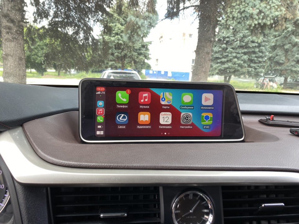 CarPlay на Lexus RX на місці 1