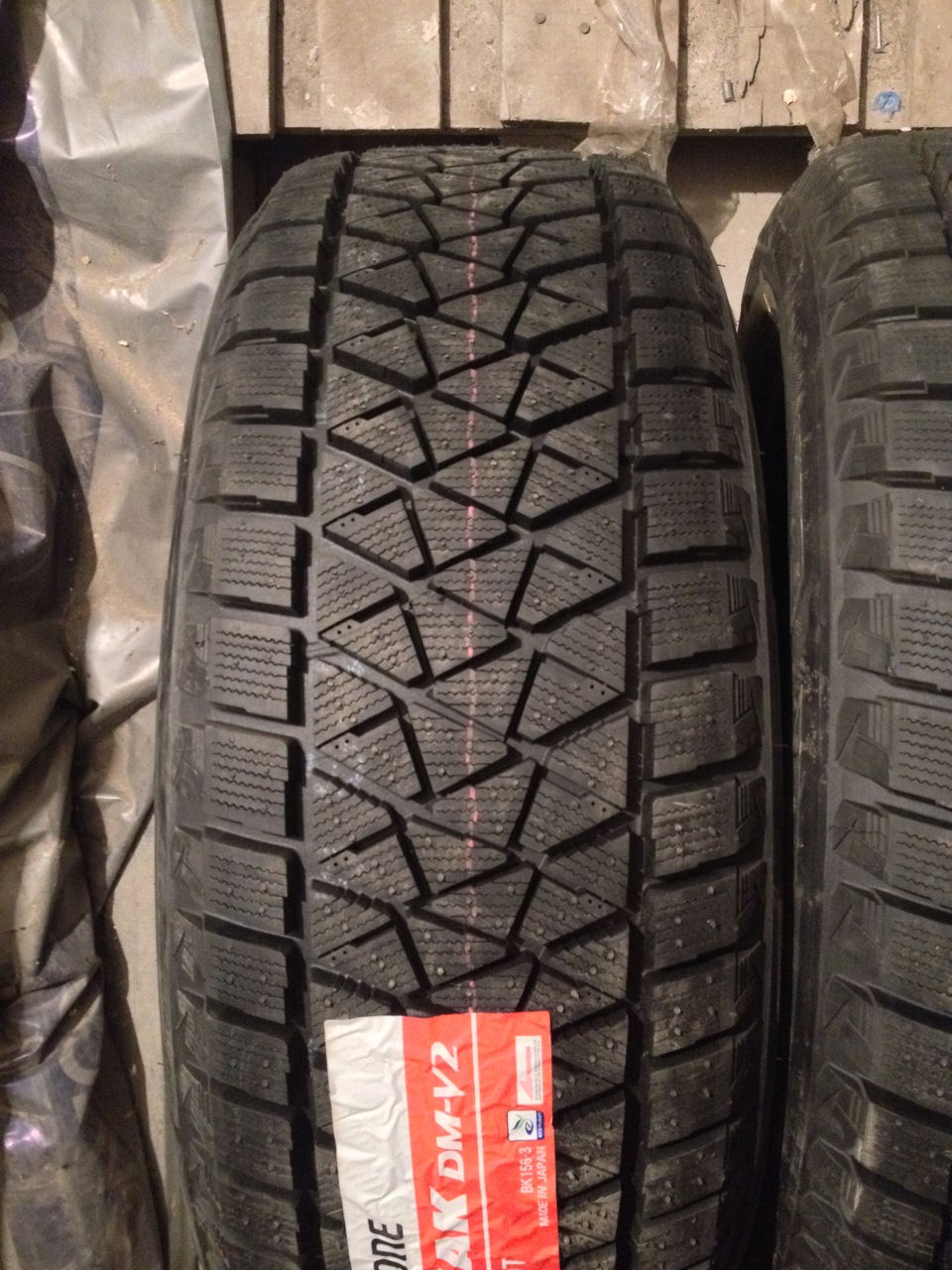 Зимова резина Bridgestone Blizzak DM-V2 235/55 r18 3
