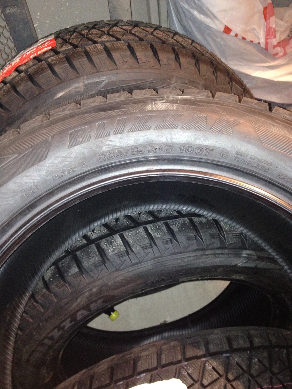 Зимова резина Bridgestone Blizzak DM-V2 235/55 r18 5