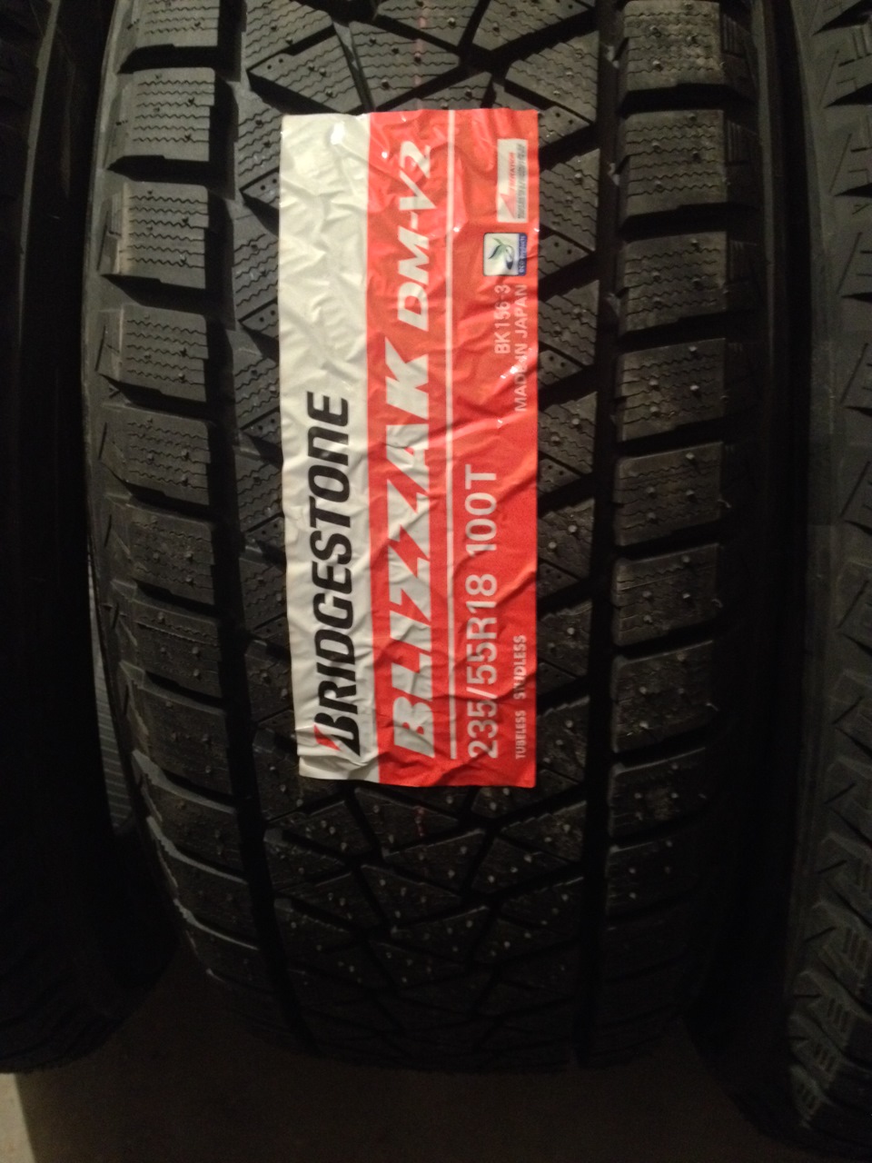 Зимова резина Bridgestone Blizzak DM-V2 235/55 r18 2