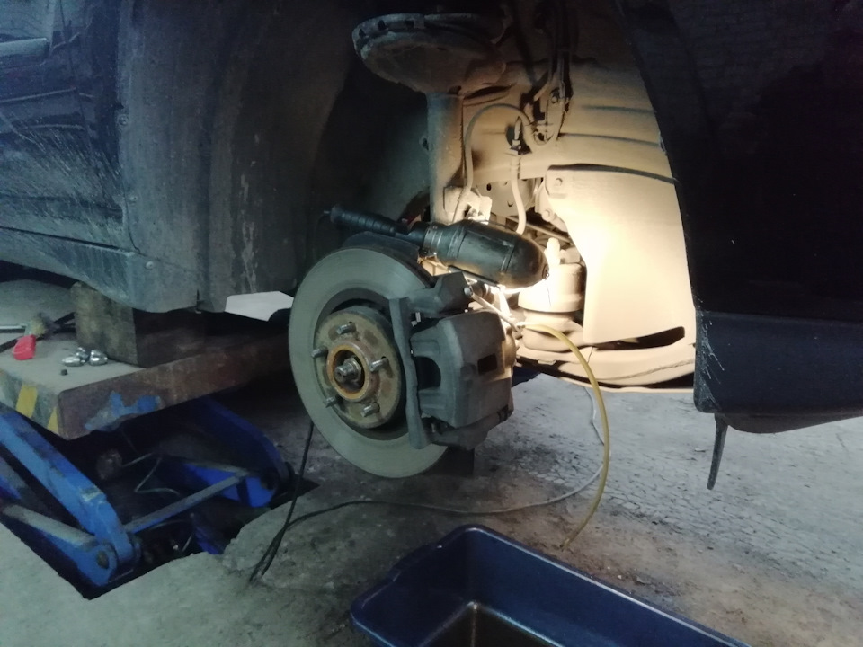 Заміна гальмівної рідини 2