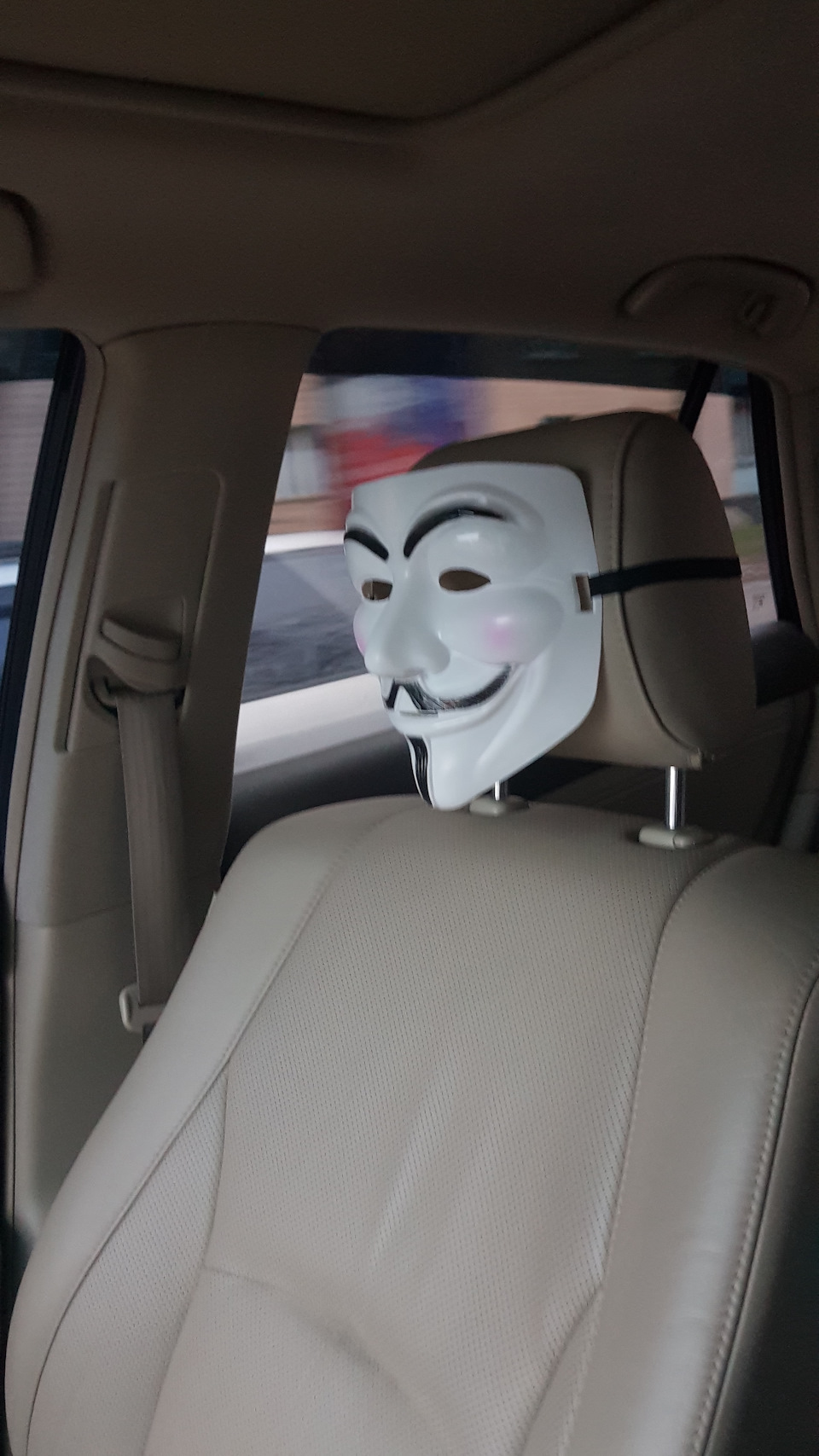 Вусатий поряд або пасажир з Англії Гай Фокс (Guy Fawkes) 1