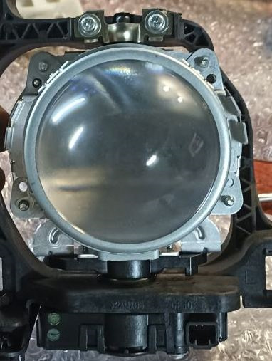 Ретрофіт головного світла за допомогою лінзованих BiLED 5