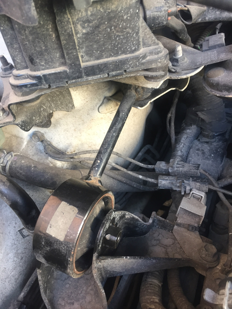 Замінив другий VVTI (p1354), подушку двигуна та задні гальмівні колодки 5