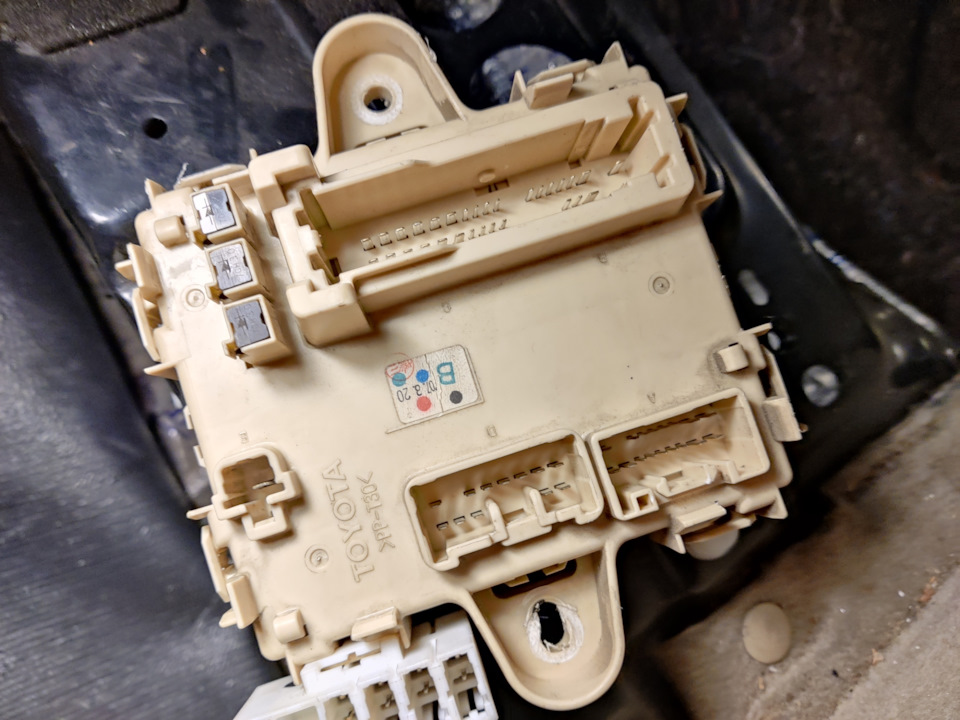 Маленький пост, КЗ в задних фонарях rx350 2