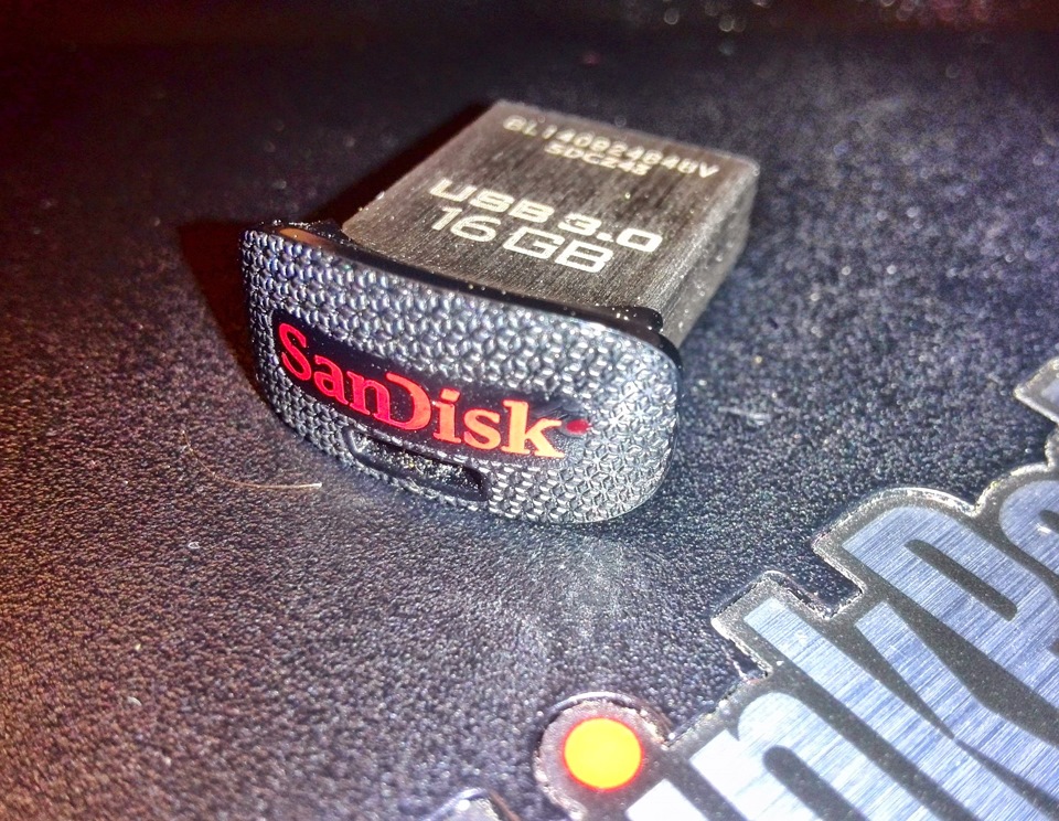 SanDisk Ultra Fit 3.0 16GB (не працює в автомагнітолі) 1