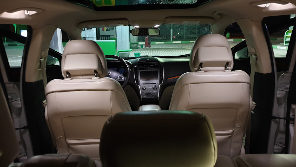 6. Опції Lincoln MKC Reserve. Що може бути в авто. 3
