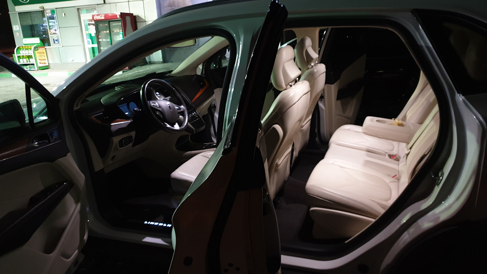 6. Опції Lincoln MKC Reserve. Що може бути в авто. 2