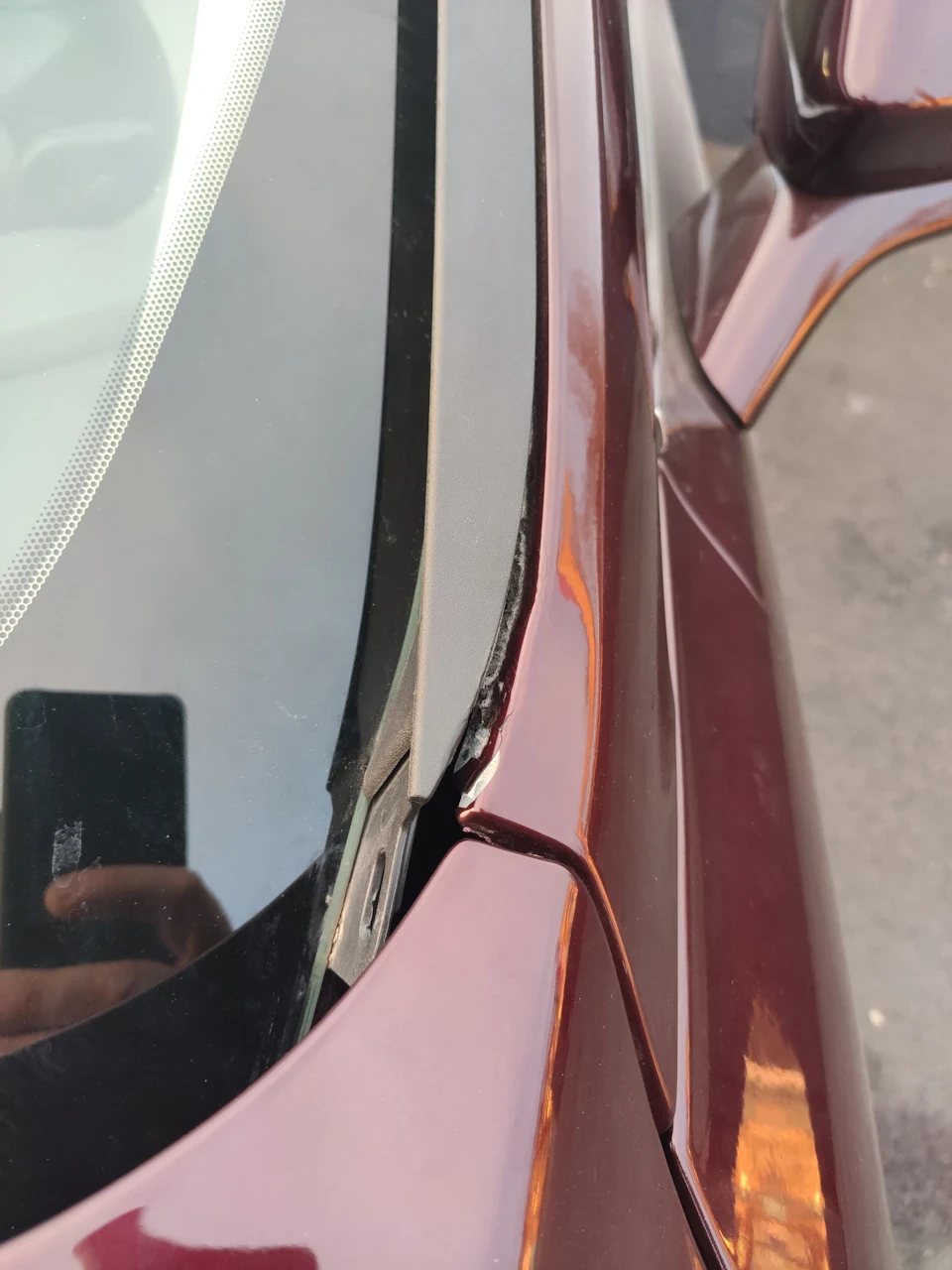 Усунення щілини пластикової накладки лобового скла Lincoln MKX