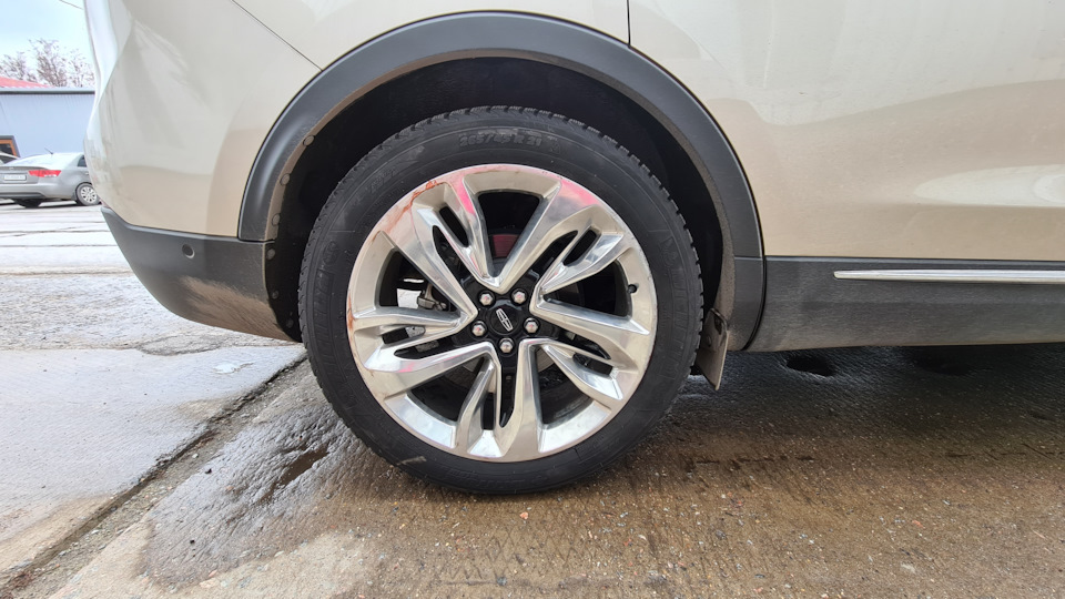 8. Зимові шини. 265/45 R21 5