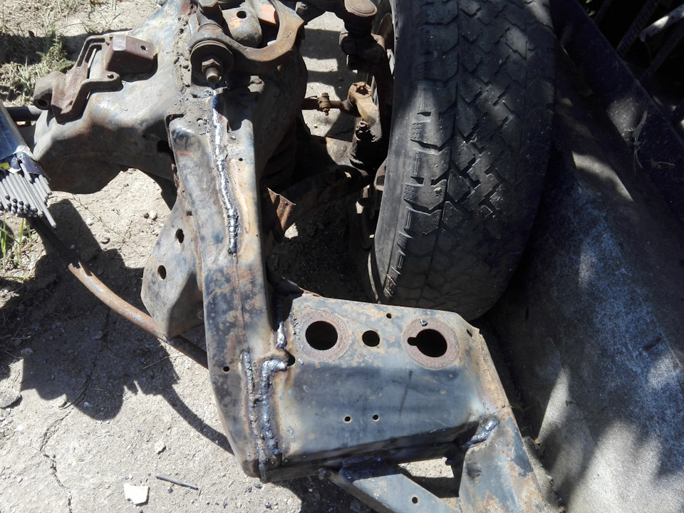 Прм усієї моєї любові а ам автопрому мене завжди бентежили якість зварювання швів рами тому я вирішив це виправити і переробити 5