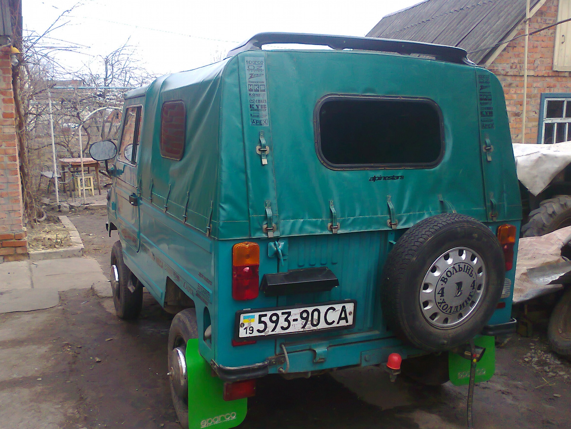 Затонував і наклеїв наклейки 1