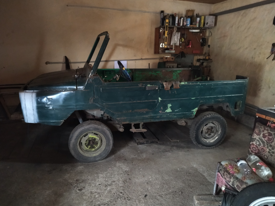 Джип вже на дисках. 4