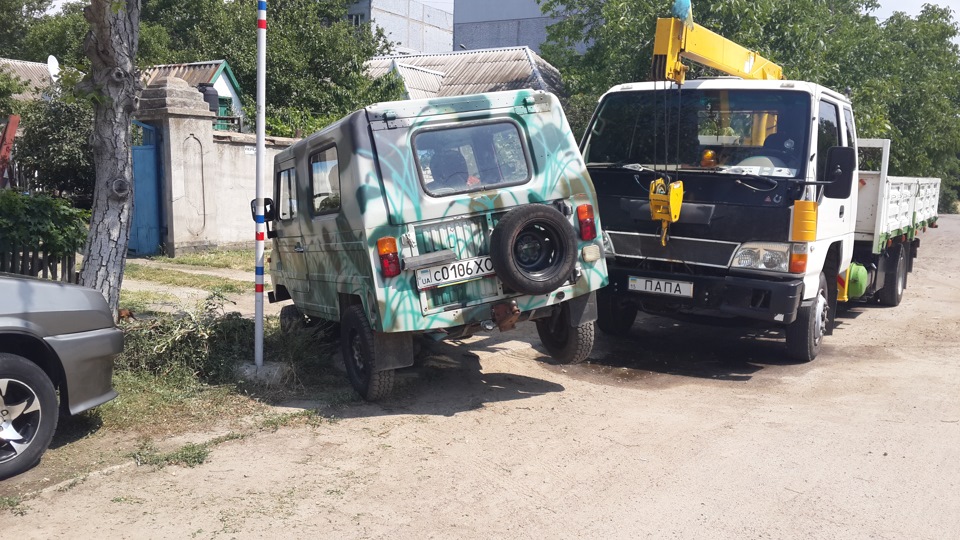 шикарний автомобіль ЛУАЗ 5