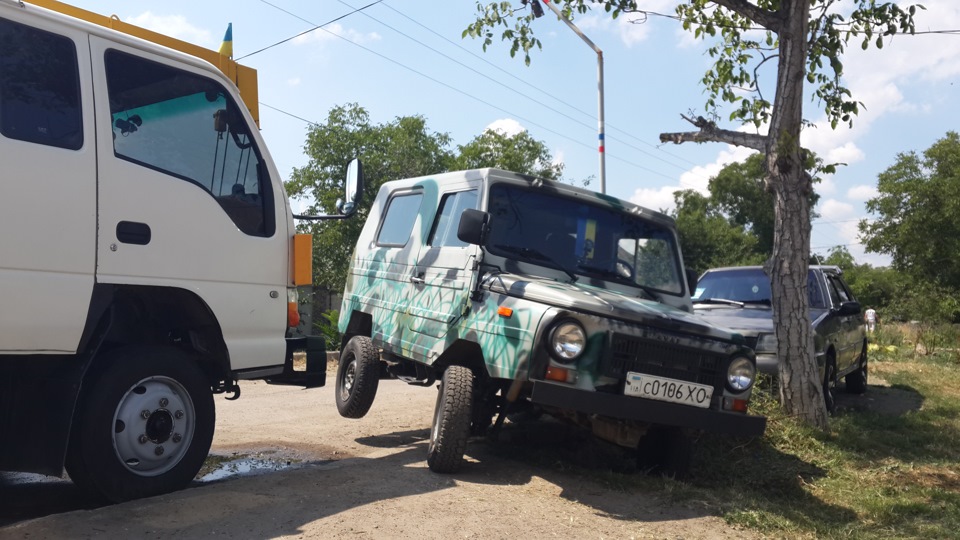 шикарний автомобіль ЛУАЗ 2