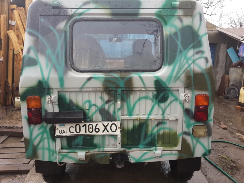задні двері. 2