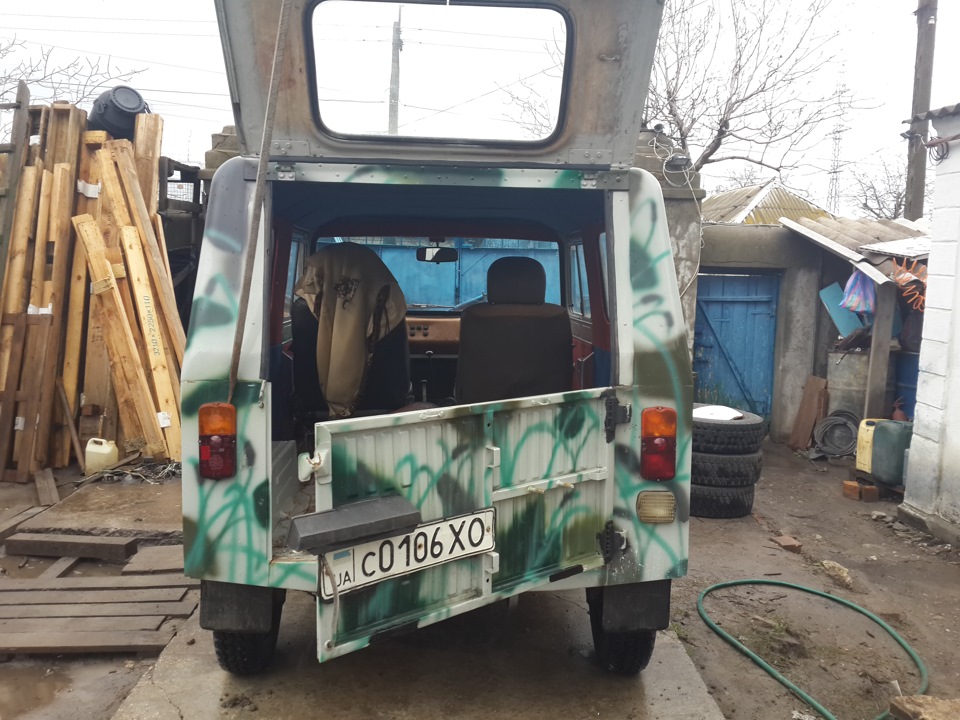задні двері. 5