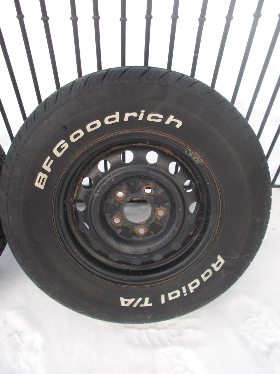 Продам гуму BFGoodrich Radial T/A 215/70/14 4