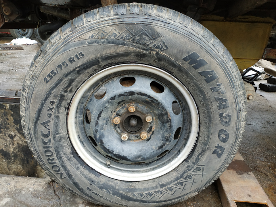 Двигун 1,6td, та шини 235/75R15 3