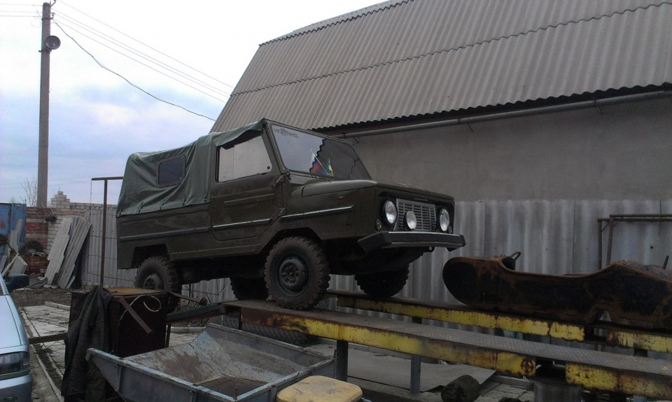 Стоим . 2