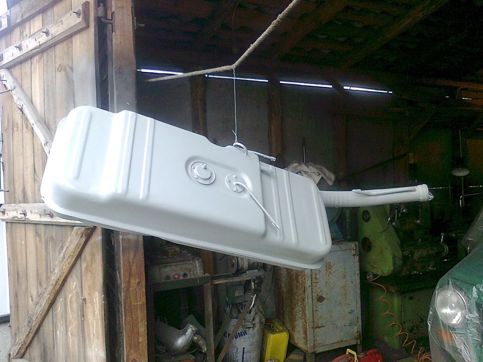 Грунтовка, фарбування та встановлення навісного 1