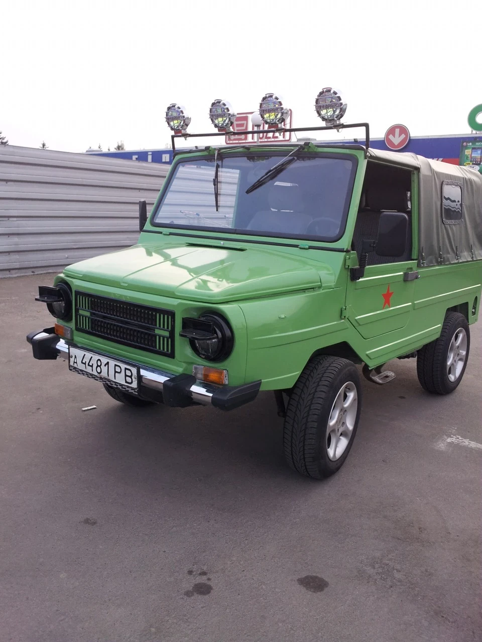 встановив ліхтарі