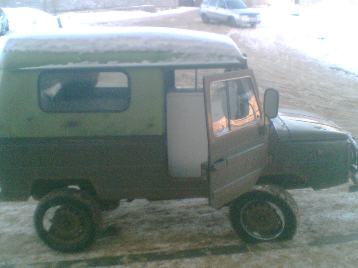 ЛУАЗ у побуті на снігу 2