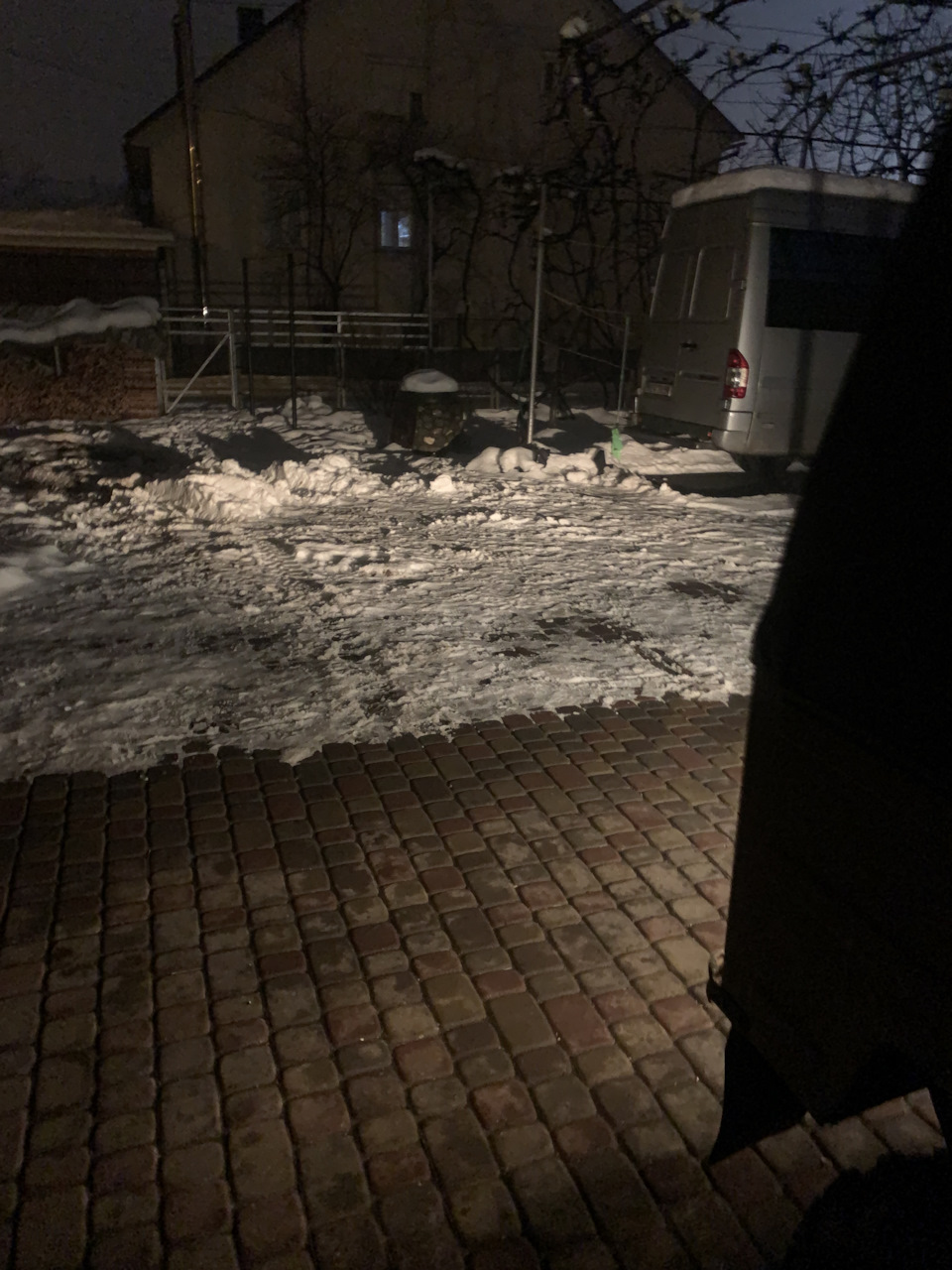 Полиця, задній хід 3