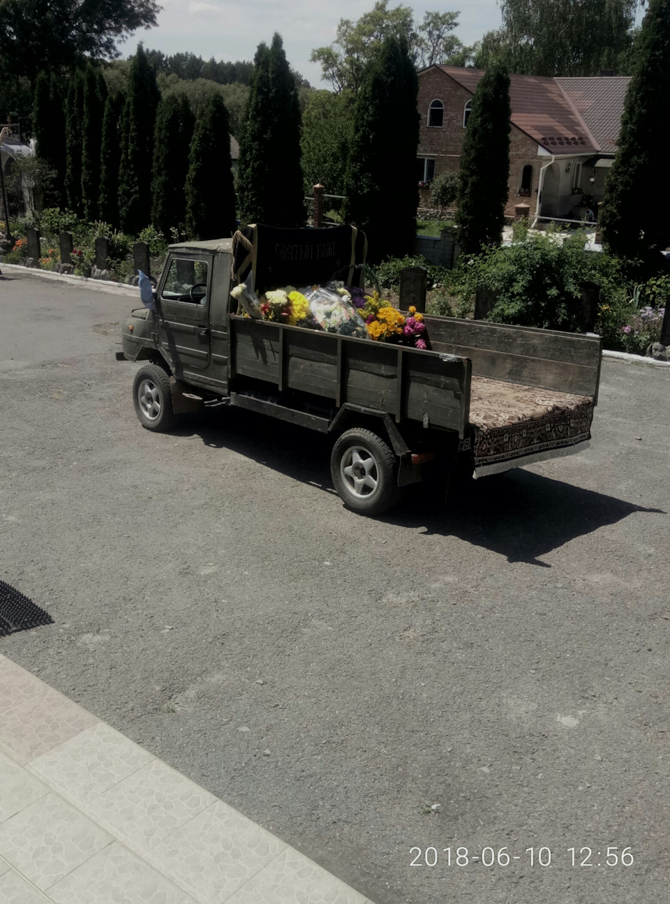 Луаз на похоронах 1
