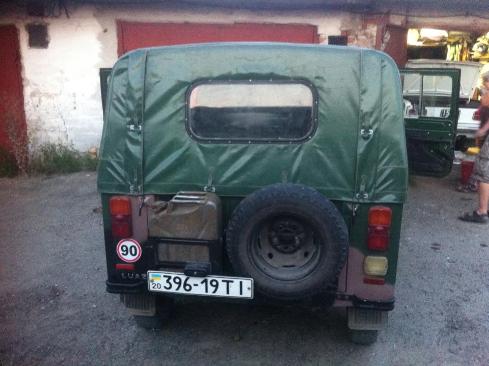 Заміна скла позаду, поставили від УАЗу