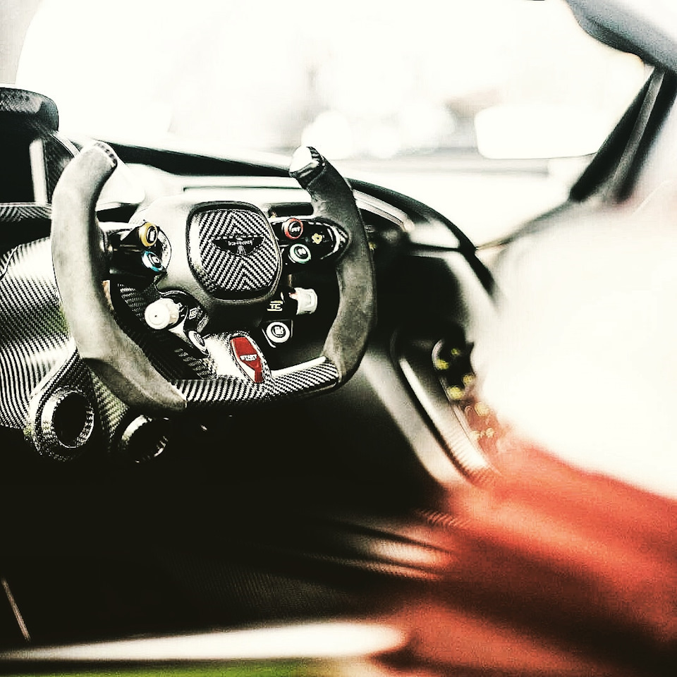 Про Aston Martin Vulcan 4