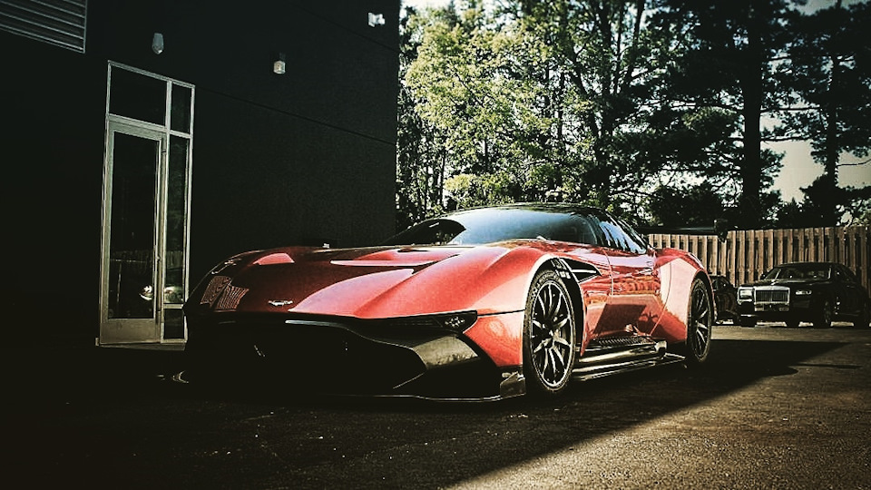 Про Aston Martin Vulcan 1