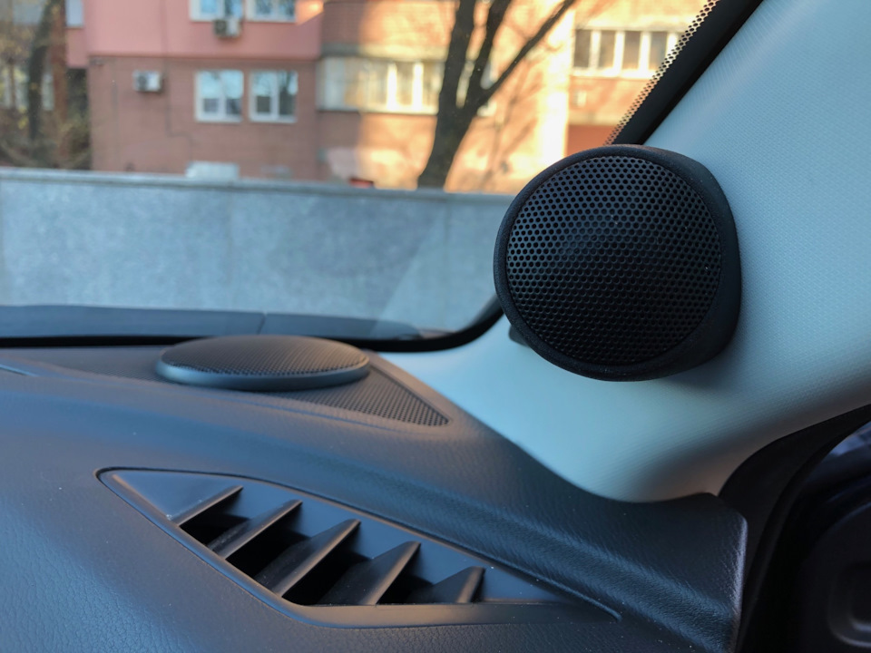 Змінив штатний BOSE на кастом, установка apple car play, зміни 18 дисків на 16, поставив сигналку з автозапуском 1