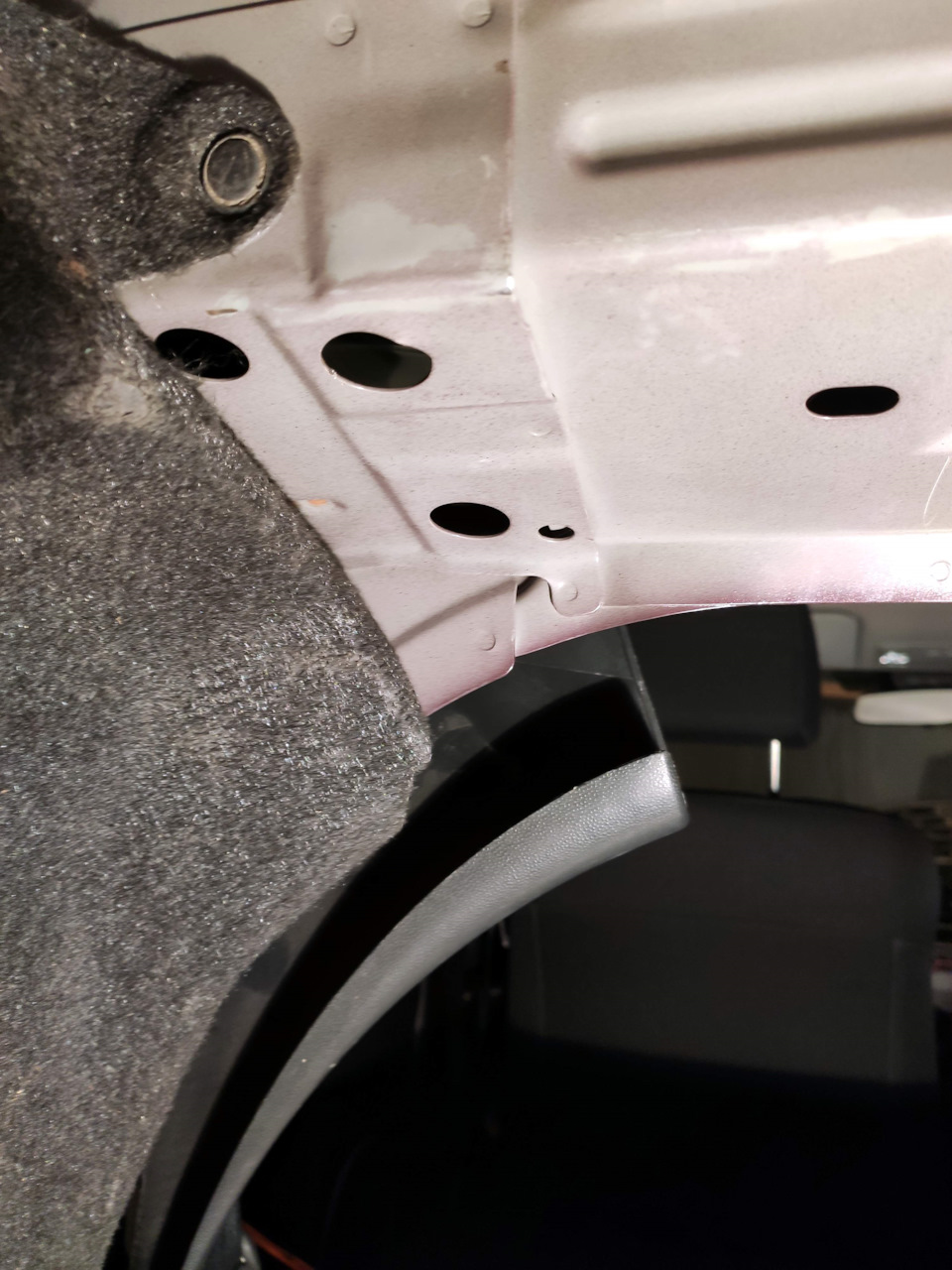 Задня полиця (і не тільки) на Mazda 3 седан 2007 4