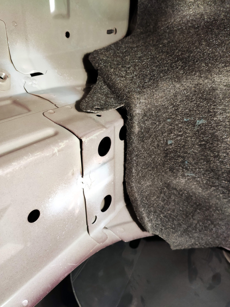 Задня полиця (і не тільки) на Mazda 3 седан 2007 3