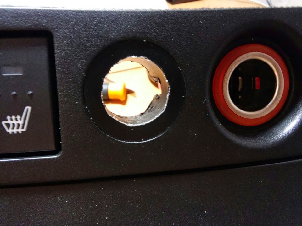 Додаткова USB зарядка в Mazda 3 5