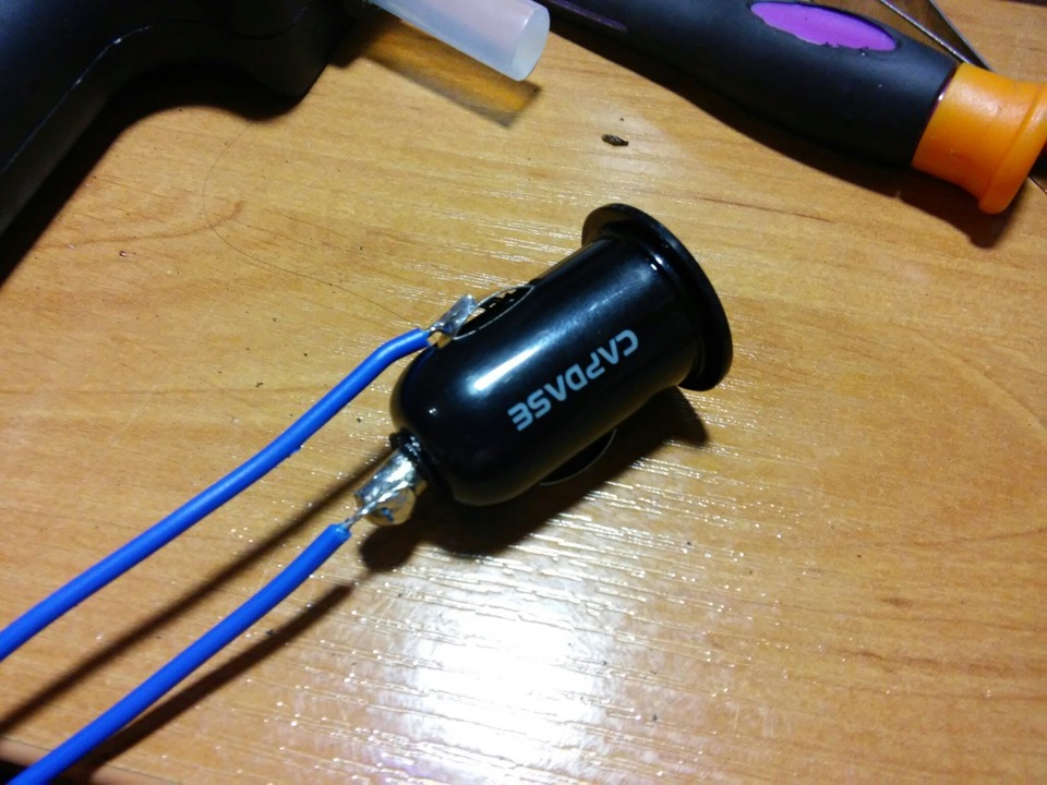 Додаткова USB зарядка в Mazda 3 3