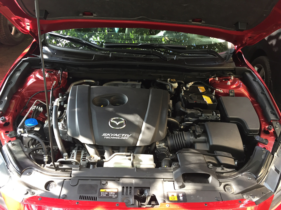 Фотографії мотора (підкапотки) Mazda 3 2017 1