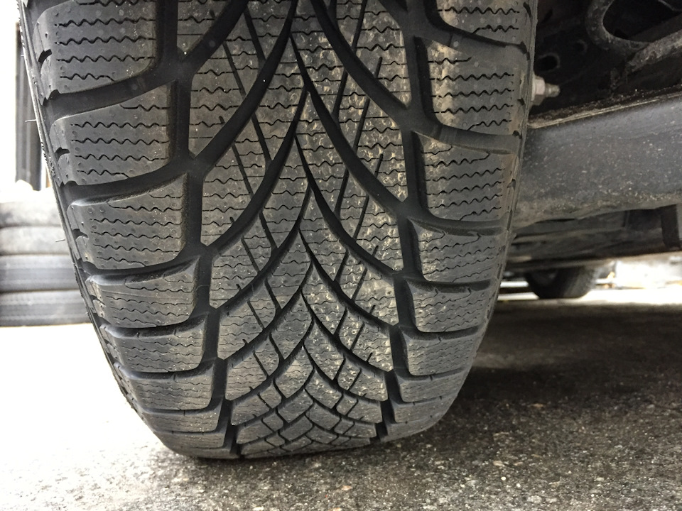 Зимові шини Goodyear UltraGrip Ice 2 1