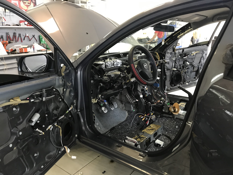ГУ Pioneer AVH-Z9100BT + Infinity 5350A + перед HERTZ ESK165.5 L, зад Hertz MPX 165.3 PRO + Сабвуфер JBL GT BassPro12 + Фальшпол 3