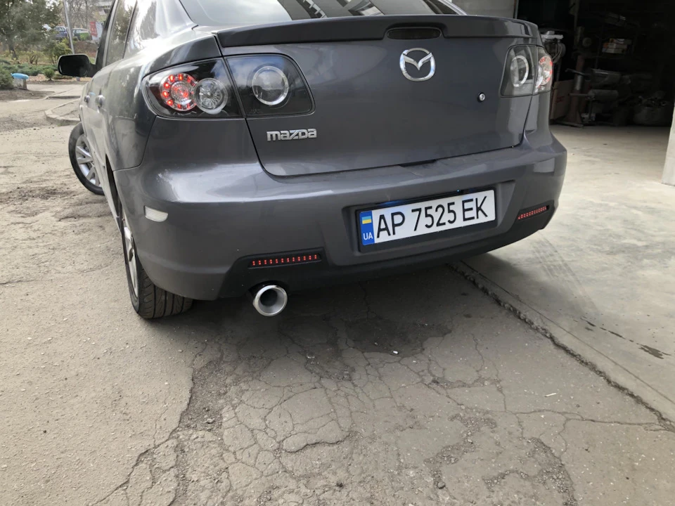 Насадка глушника Buzzer ZZ100X + Білі бічні катафоти в задній бампер