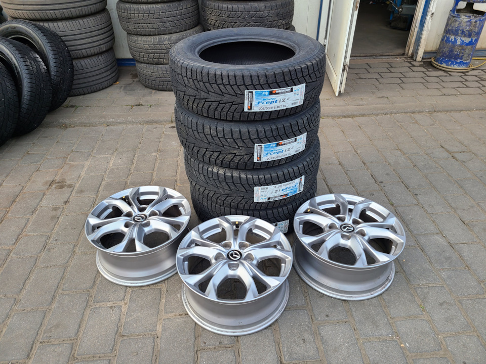 Перевзуття на зиму Hankook I*Cept W616 205/60 R16 1