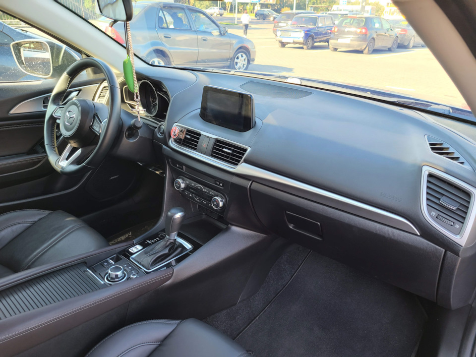 Пошук та купівля Mazda 3 2.5 Touring USA 4