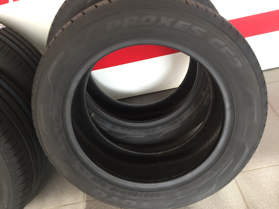 TOYO PROXES CF2 4