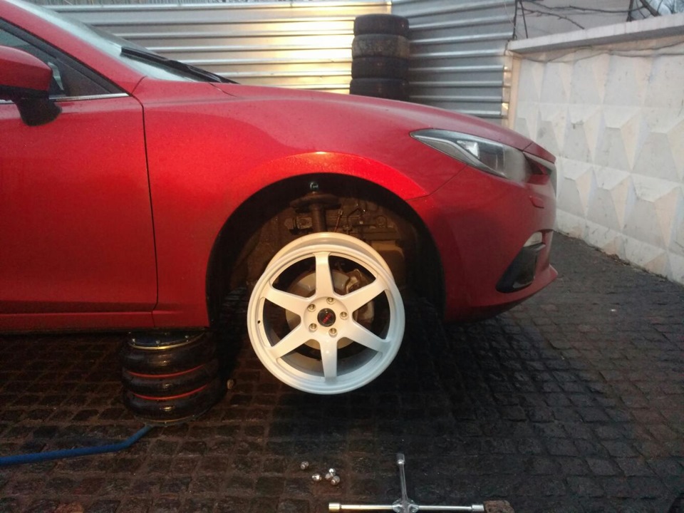 Прикладка дисків Volk Rays TE37 R18 2