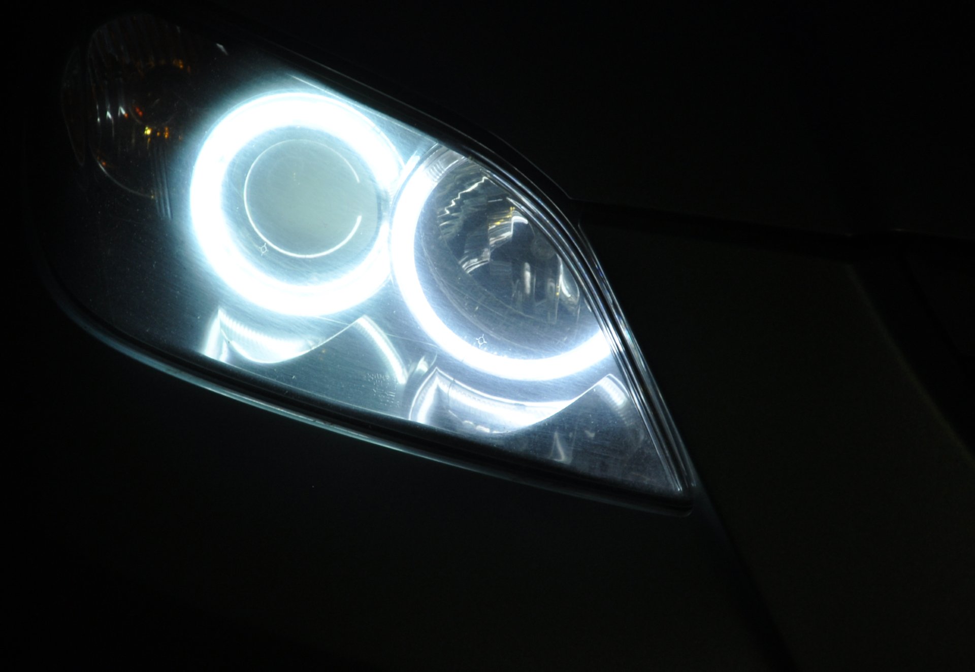 Установка Angel Eyes 2