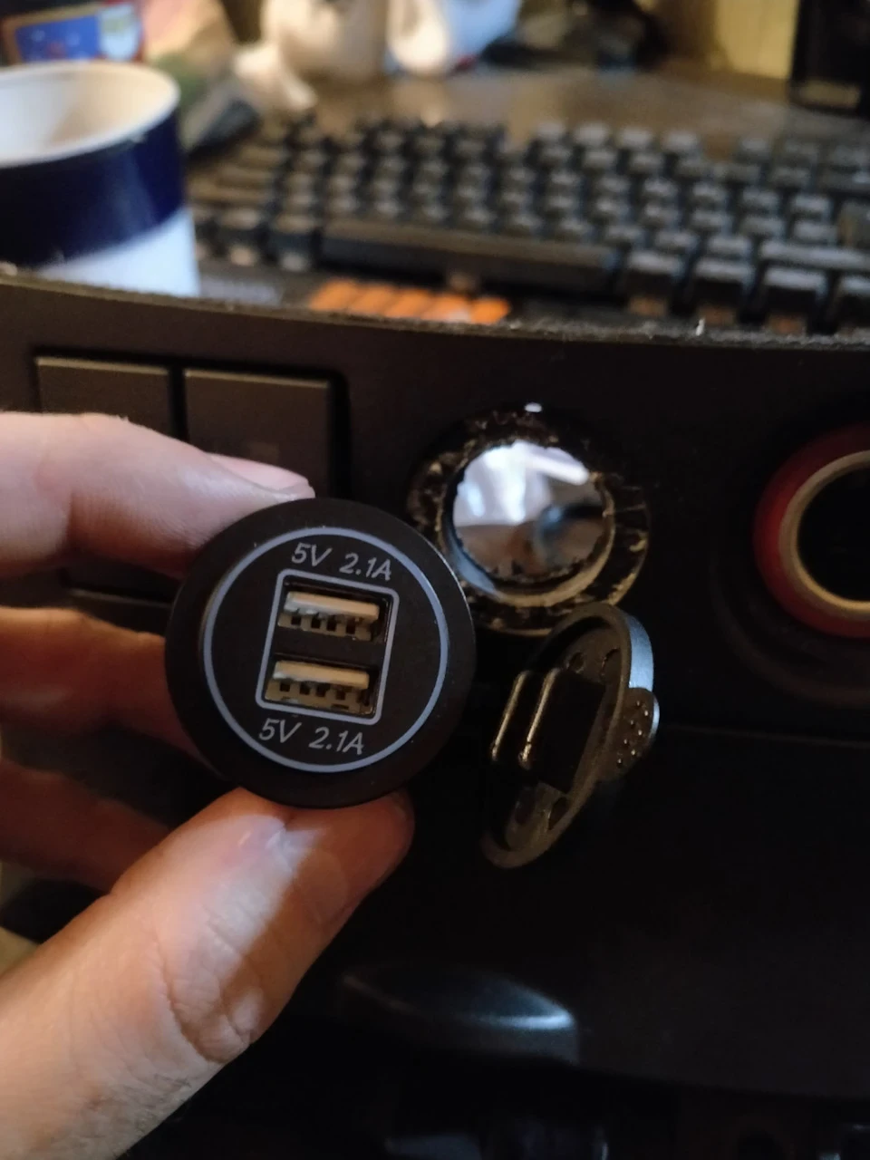 Додаткова зарядка USB для Mazda 3 bk 1.6 AT