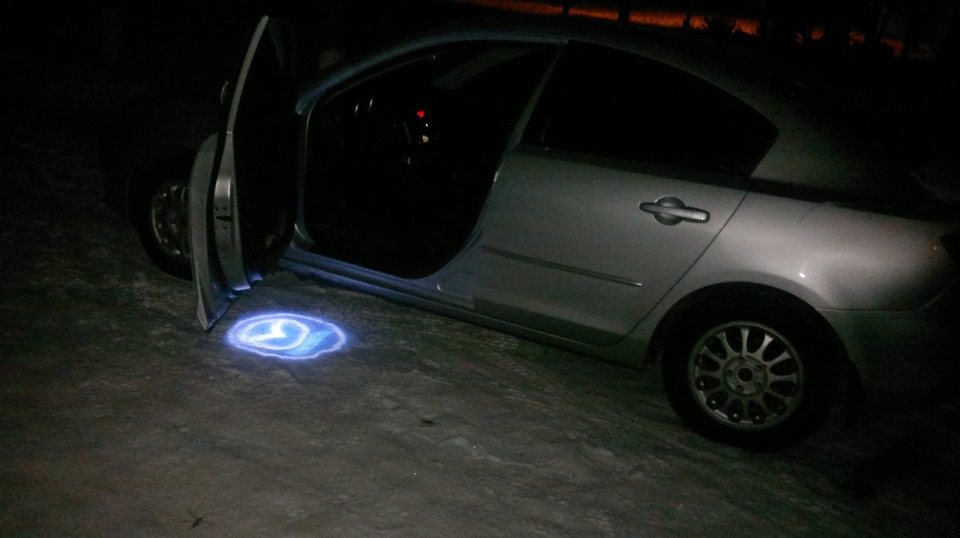 Підсвічування логотипу в дверях автомобіля Mazda. Mazda Logo. 4-е покоління. 2