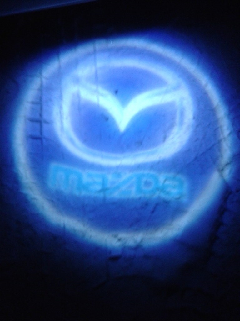 Підсвічування логотипу в дверях автомобіля Mazda. Mazda Logo. 4-е покоління. 4